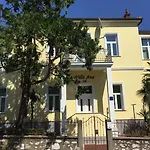 Apartment Ana *